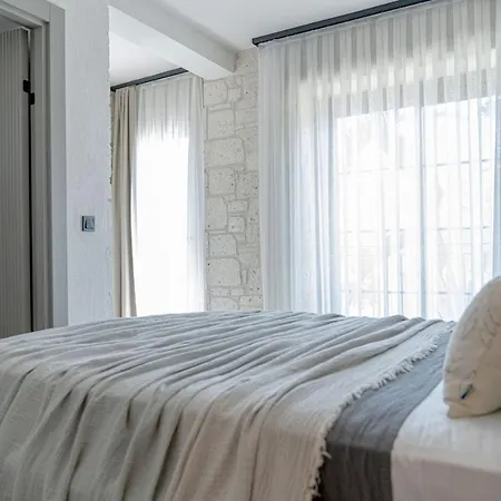Hotell Derin (adults Only) 2*